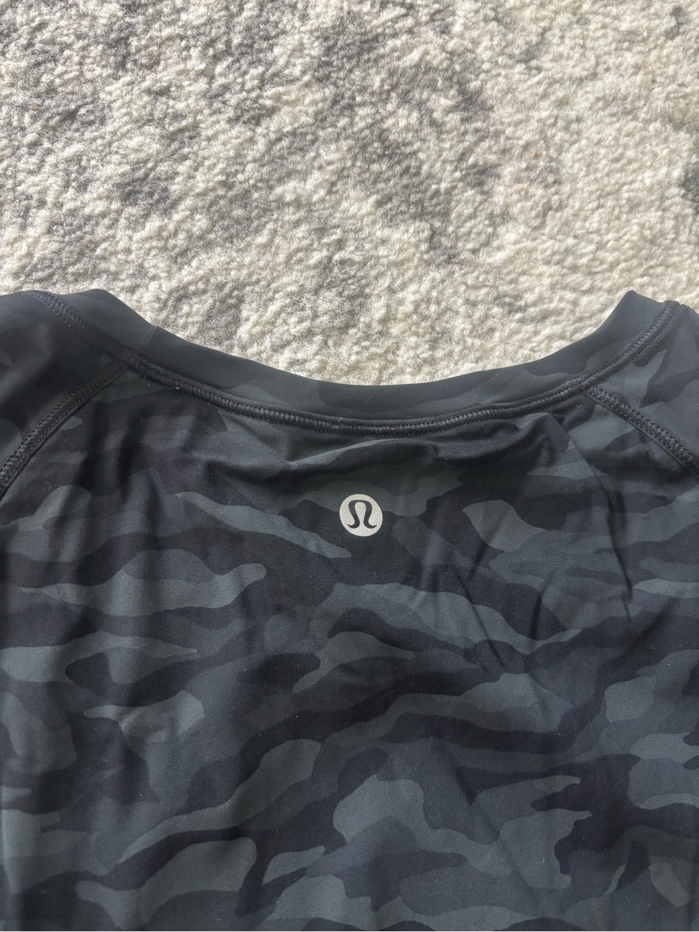 Women’s Black Camo Short-Sleeve Shirt - Picture 3 of 3